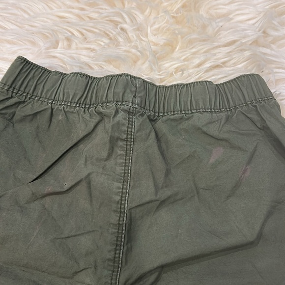 Old Navy 3 Pack Shorts Bundle in Tan, Gray & Army Green in Size 4T - Picture 10 of 10